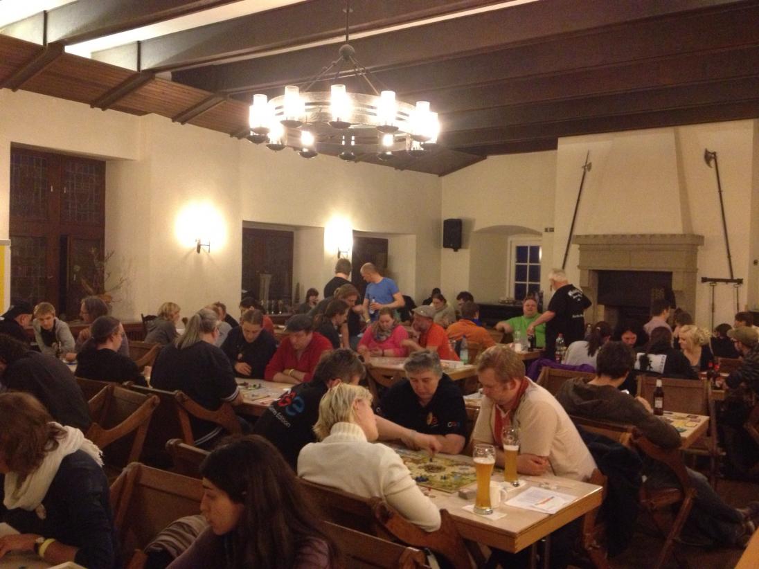 Große Halle zur späten Stunde.jpg